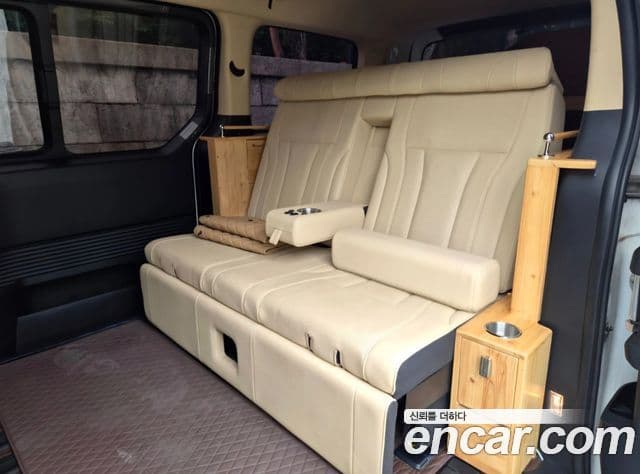 Hyundai Staria 2022 — ფოტო 3/32
