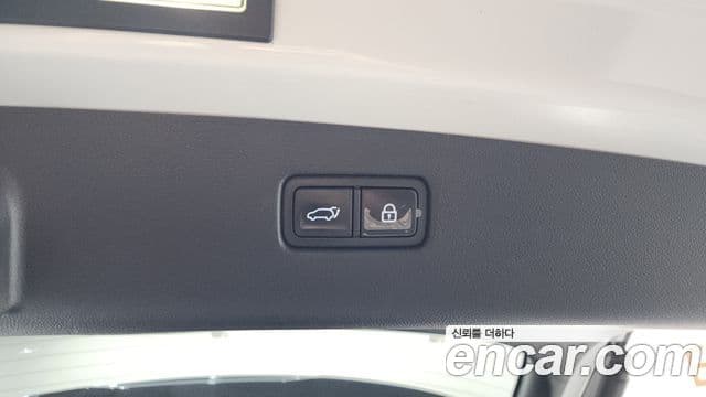 Genesis GV70 2021 — ფოტო 17/20