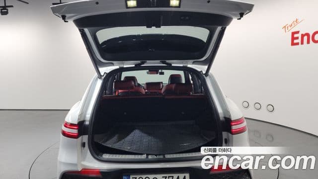 Genesis GV70 2021 — ფოტო 18/20