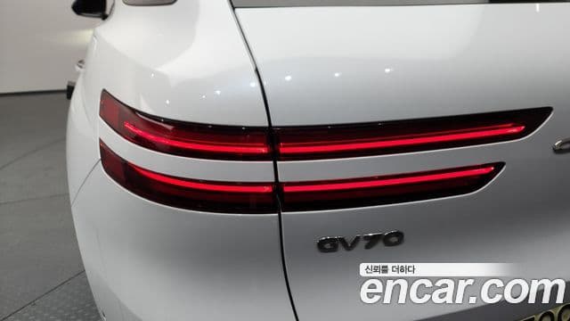 Genesis GV70 2021 — Şəkil 25/39