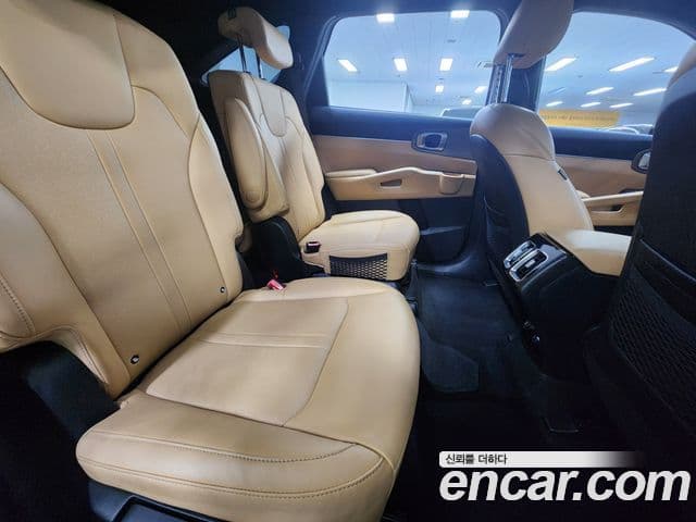 Kia Sorento 2022 — ფოტო 17/20