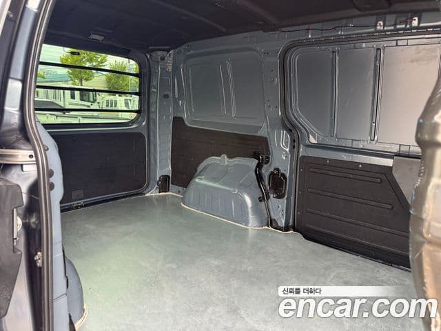 Hyundai Staria 2022 — ფოტო 4/19