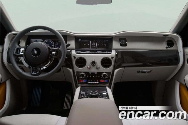 Rolls-Royce Cullinan 2024 — ფოტო 7/19