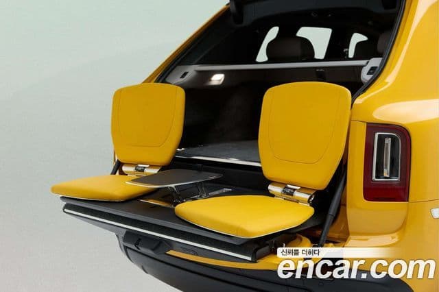 Rolls-Royce Cullinan 2024 — ფოტო 16/19