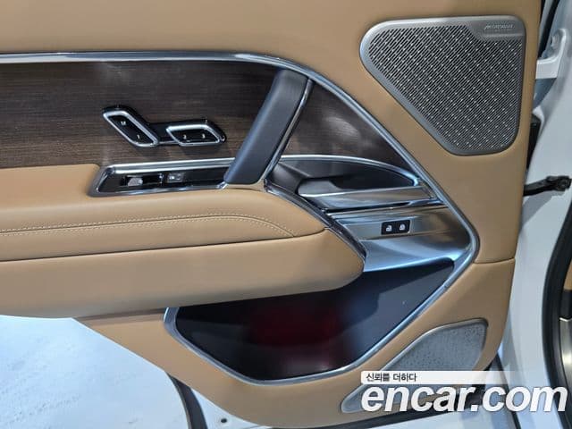 Land Rover Range Rover 2024 — ფოტო 13/20