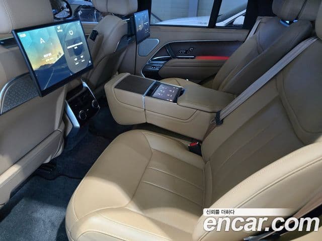 Land Rover Range Rover 2024 — ფოტო 14/20