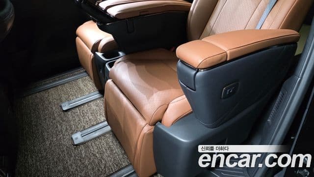 Toyota Alphard 2025 — Photo 9/38