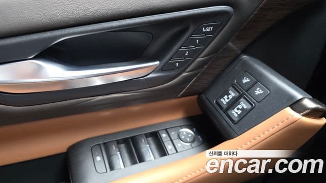 Toyota Alphard 2025 — Photo 31/38