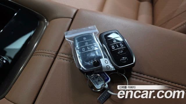 Toyota Alphard 2025 — Photo 11/38