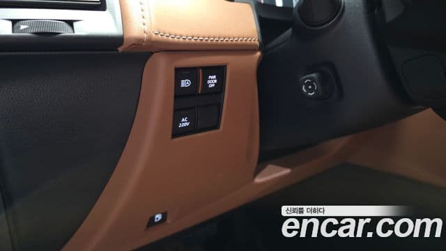 Toyota Alphard 2025 — Photo 32/38