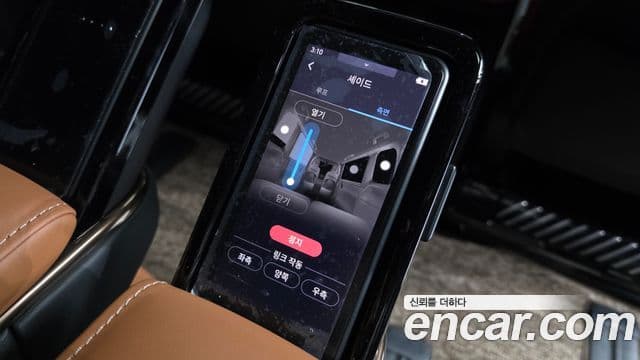 Toyota Alphard 2025 — Photo 21/38