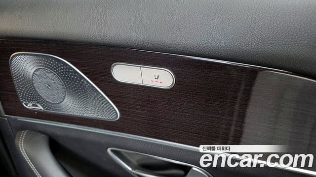 Mercedes-Benz GLE-Class 2020 — Фото 18/20