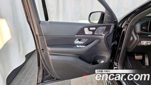 Mercedes-Benz GLE-Class 2020 — Photo 22/34
