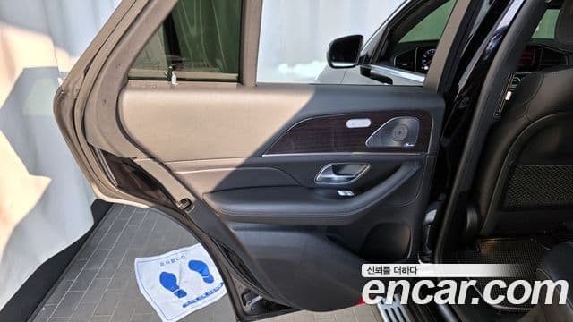 Mercedes-Benz GLE-Class 2020 — Photo 12/34