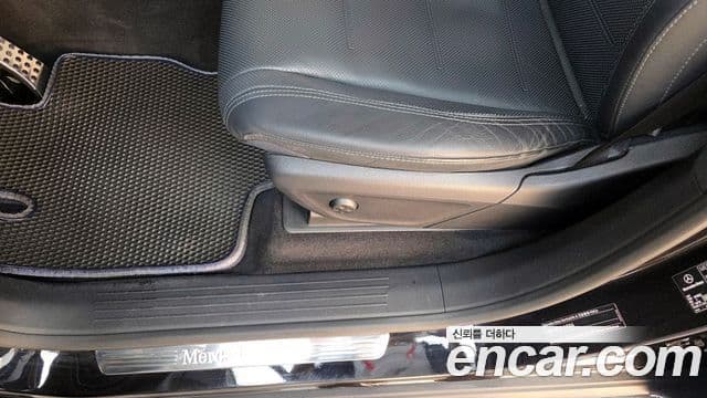 Mercedes-Benz GLE-Class 2020 — Photo 26/34