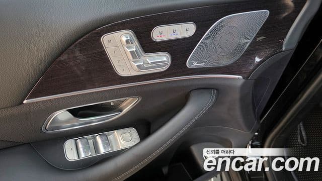 Mercedes-Benz GLE-Class 2020 — Photo 6/34