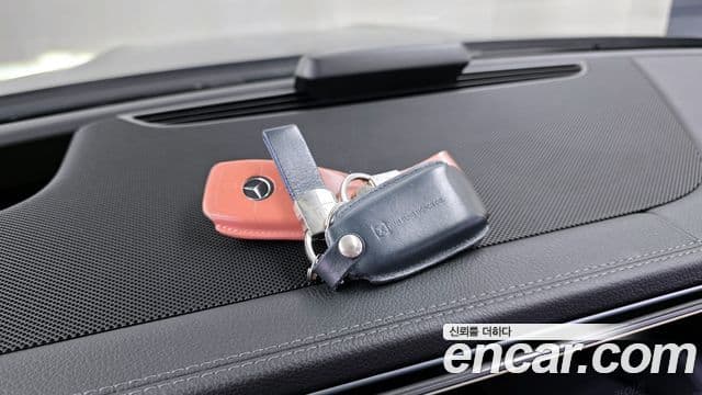 Mercedes-Benz GLE-Class 2020 — Photo 28/34