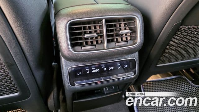 Mercedes-Benz GLE-Class 2020 — Photo 3/34