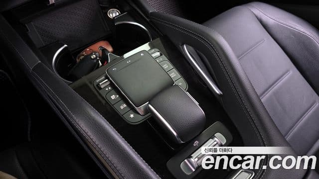 Mercedes-Benz GLE-Class 2020 — Photo 1/34