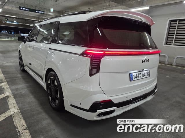 Kia Carnival 2023 — Şəkil 13/16