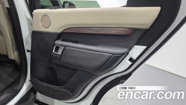 Land Rover Discovery 5 2019 — Photo 3/35