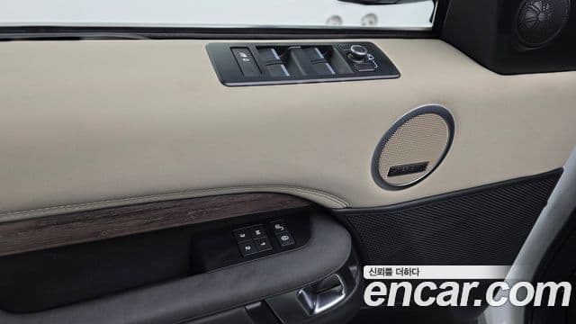 Land Rover Discovery 5 2019 — Photo 34/35