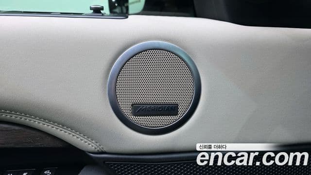 Land Rover Discovery 5 2019 — Photo 32/35