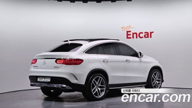 Mercedes-Benz GLE-Class 2018 — ფოტო 17/20