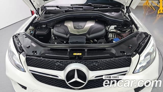 Mercedes-Benz GLE-Class 2018 — ფოტო 16/20