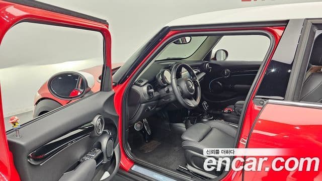 Mini Cooper 2022 — фото 8 из 20
