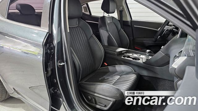 Genesis G70 2018 — ფოტო 11/20