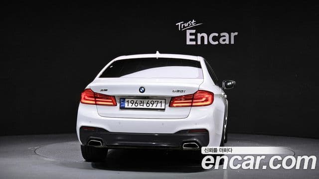 BMW 5 Series 2018 — ფოტო 4/20