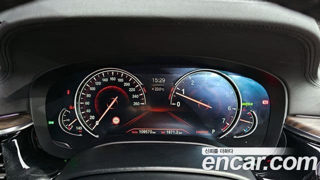 BMW 5 Series 2018 — ფოტო 8/20