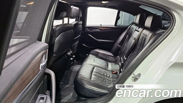 BMW 5 Series 2018 — ფოტო 11/20