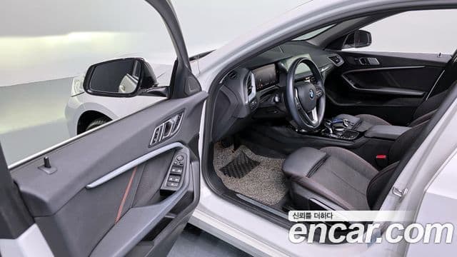 BMW 1 Series 2021 — Şəkil 10/20
