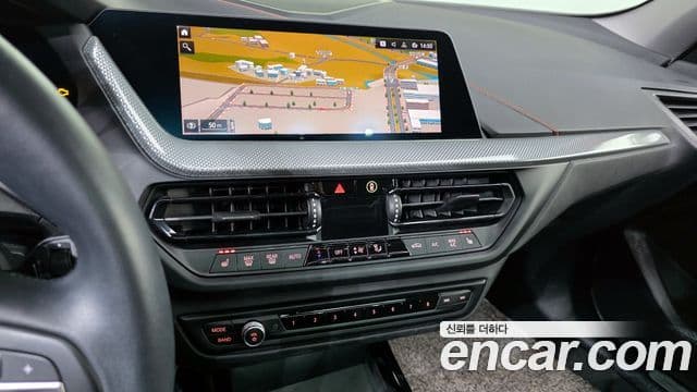 BMW 1 Series 2021 — Şəkil 14/20
