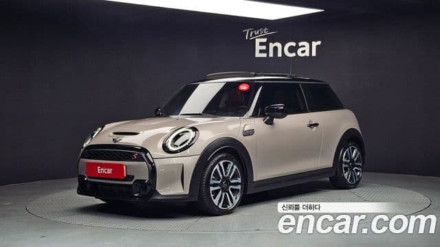 Mini Cooper S 2024 — Фото 1/20