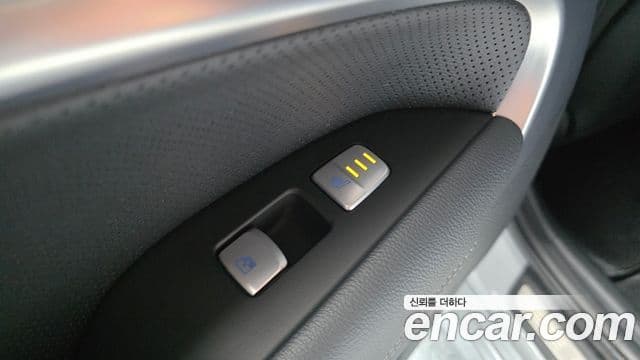 Genesis G70 2020 — Photo 21/30