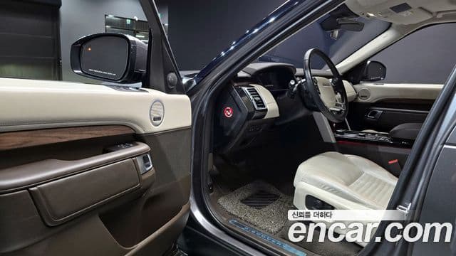 Land Rover Discovery 5 2018 — фото 10 из 20