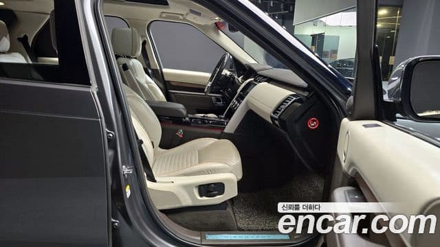 Land Rover Discovery 5 2018 — Şəkil 16/30