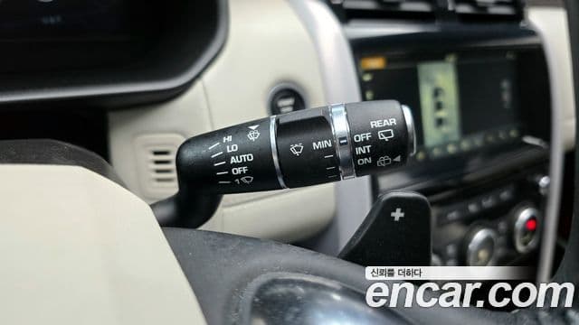Land Rover Discovery 5 2018 — Şəkil 20/30