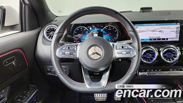 Mercedes-Benz GLA-Class 2022 — Şəkil 13/20