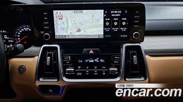 Kia Sorento 2022 — ფოტო 14/20