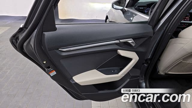 Audi A3 2023 — ფოტო 8/32