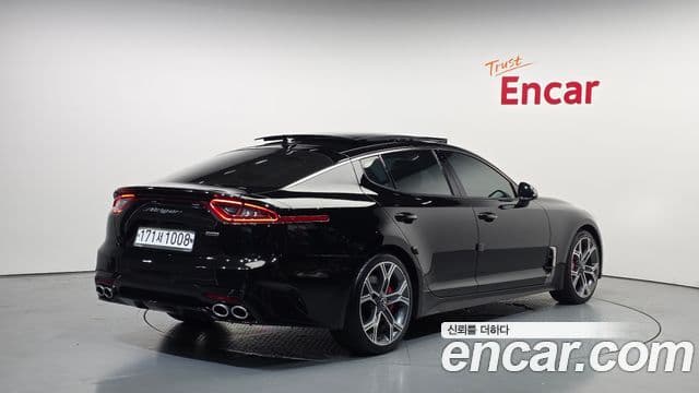 Kia Stinger 2019 — ფოტო 2/20