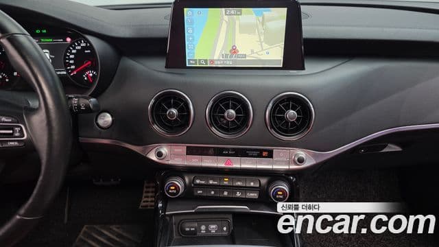 Kia Stinger 2019 — ფოტო 15/20