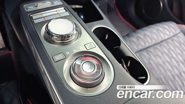 Genesis GV70 2022 — Şəkil 9/20