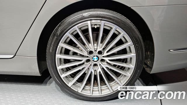 BMW 7 Series 2020 — Photo 30/35