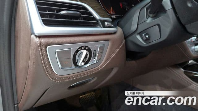 BMW 7 Series 2020 — Photo 34/35