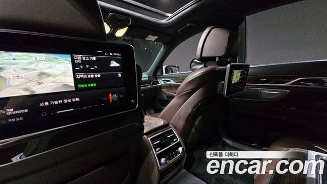 BMW 7 Series 2020 — Photo 13/35